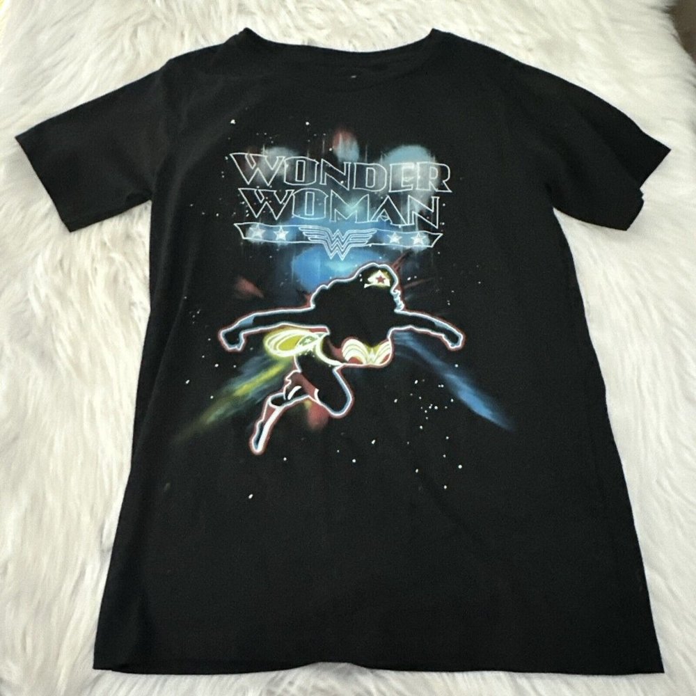 DC Comics womens Wonder Woman Tee Small short sleeve black EUC